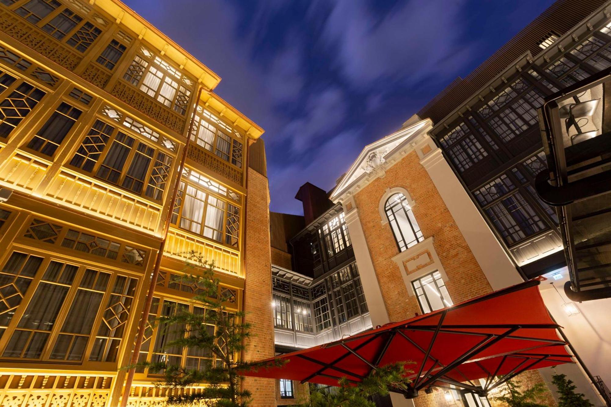 Radisson Red Tbilisi Hotel Exterior photo